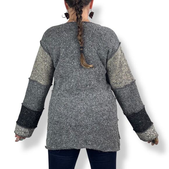 90's wool blend oversized deep v-neck sweater by IDI BY MATHEW H - Picture 5 of 16